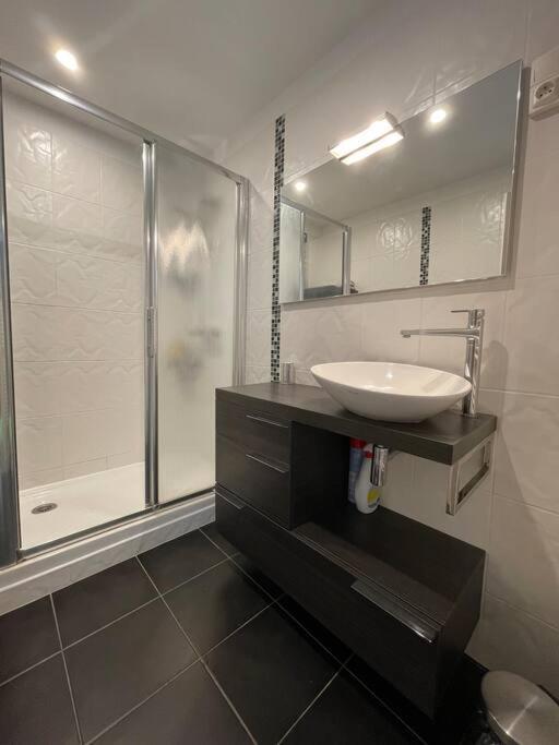 Appartement 2 Chambres +Parking 나르본 외부 사진